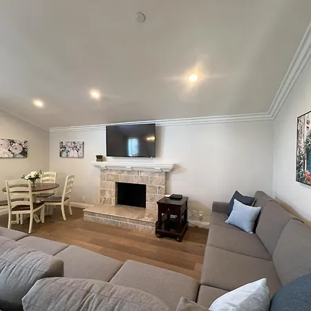 Swanky 5 Bedroom 45 Bath Home